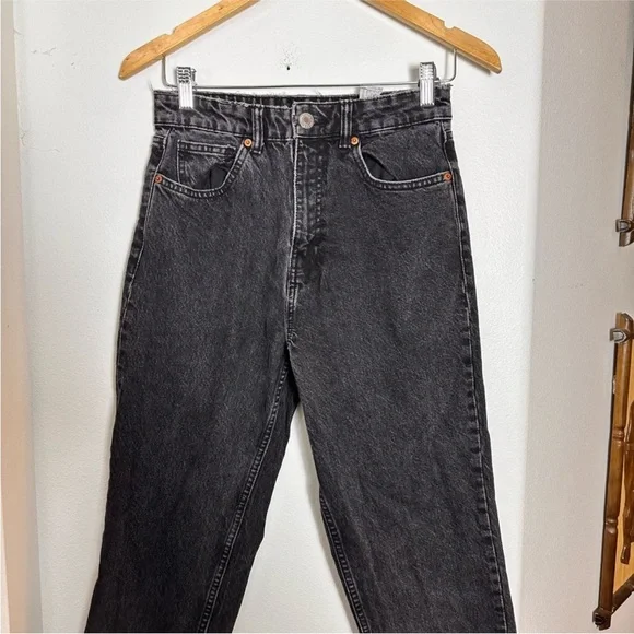 Zara Mom Fit High Rise / high waist Jeans in faded effect Black color - Picture 6 of 7